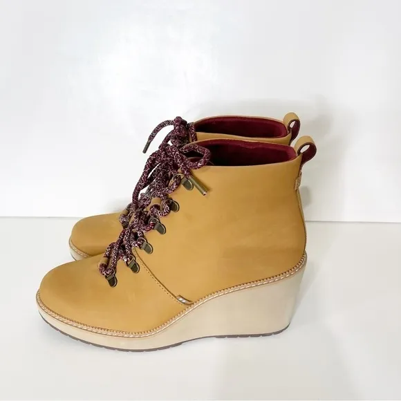 Toms Light Tan Leather Waterproof Lace Up Wedge Melrose Boots Size 9.5 US