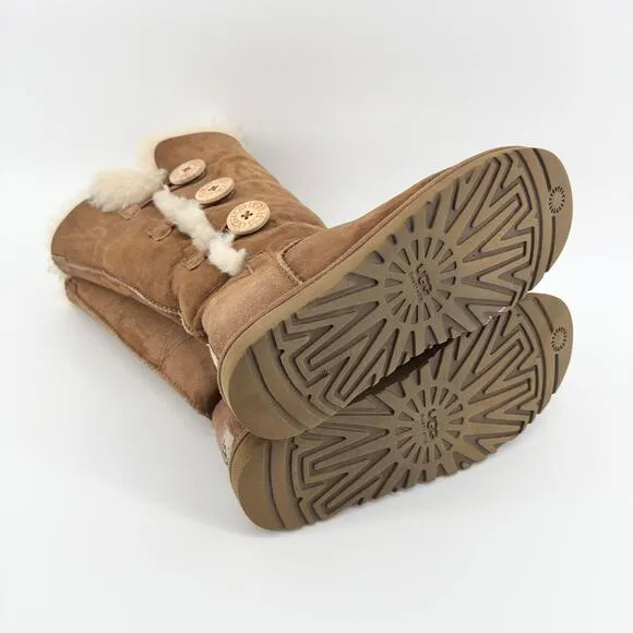 UGG Bailey Button Triplet II Boots Chestnut Suede Shearling Lined Womens Size 6