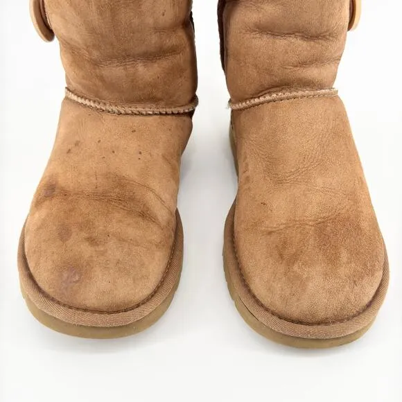 UGG Bailey Button Triplet II Boots Chestnut Suede Shearling Lined Womens Size 6