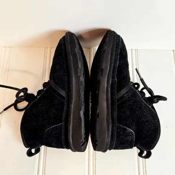 UGG Boots Kids Size 1 Neumel II Black Suede Chukka Ankle Shoes Girls Boys
