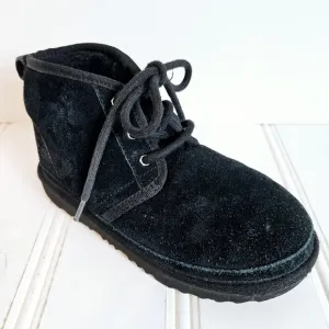 UGG Boots Kids Size 1 Neumel II Black Suede Chukka Ankle Shoes Girls Boys