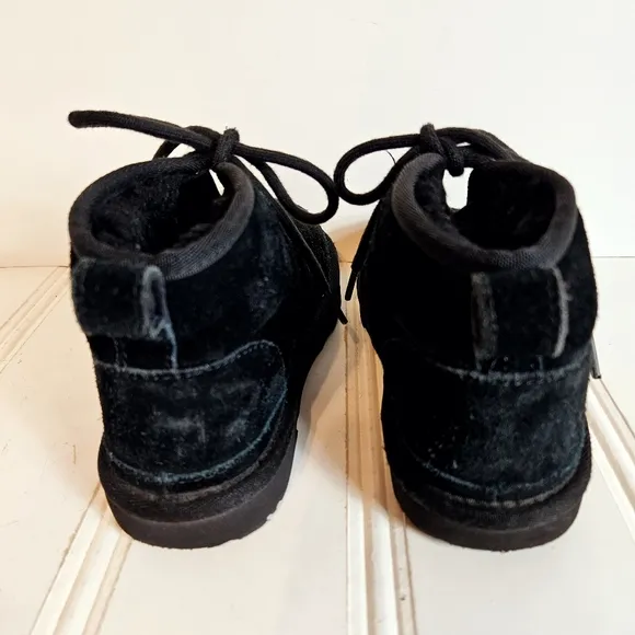 UGG Boots Kids Size 1 Neumel II Black Suede Chukka Ankle Shoes Girls Boys