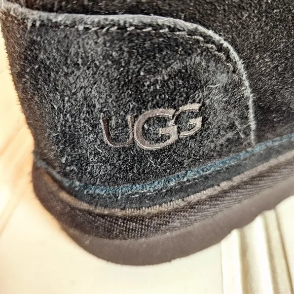 UGG Boots Kids Size 1 Neumel II Black Suede Chukka Ankle Shoes Girls Boys