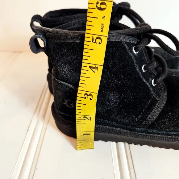 UGG Boots Kids Size 1 Neumel II Black Suede Chukka Ankle Shoes Girls Boys