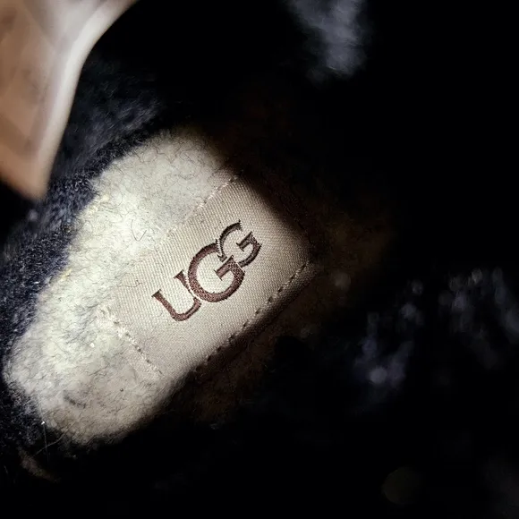 UGG Boots Kids Size 1 Neumel II Black Suede Chukka Ankle Shoes Girls Boys