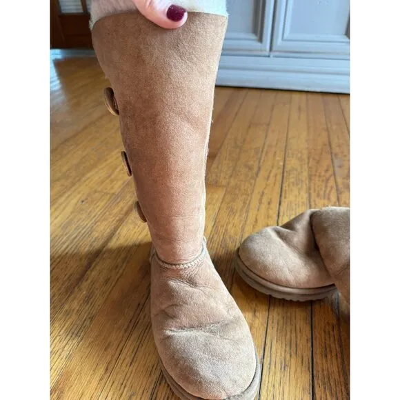 Ugg Boots Style 1873 Bailey Button Triplet Tan Womens Size 9 EUC