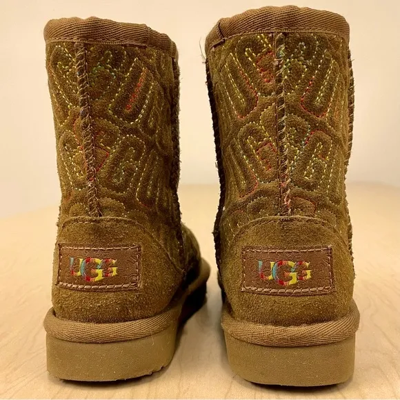 UGG Boots Toddlers Girls 6 Classic II Graphic Stitch Rainbow Logo Chestnut Suede