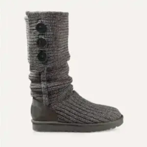 UGG- Classic Cardy Boot size 6