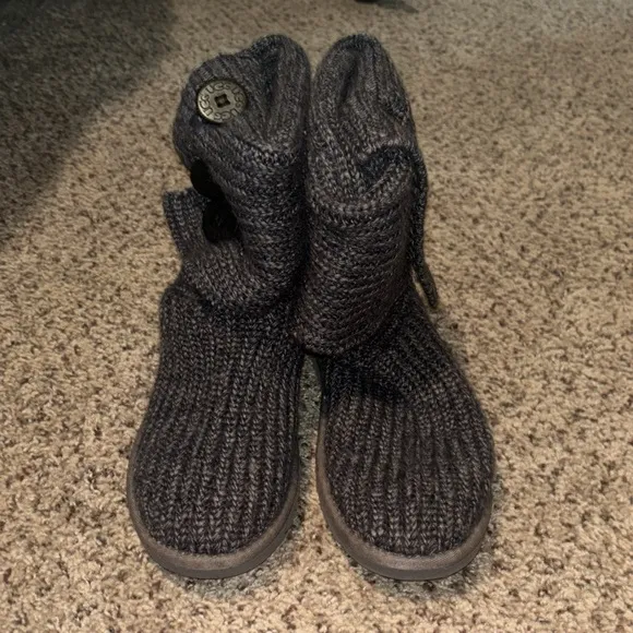 UGG- Classic Cardy Boot size 6