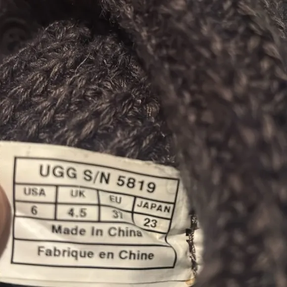 UGG- Classic Cardy Boot size 6
