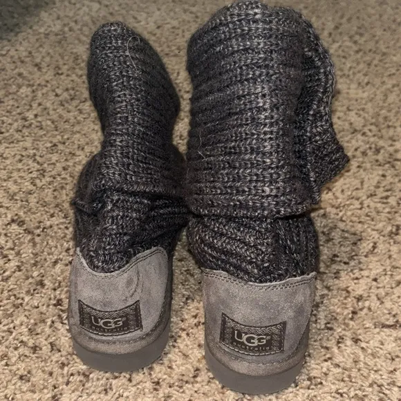 UGG- Classic Cardy Boot size 6
