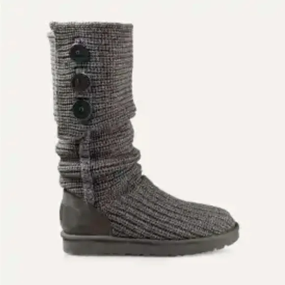 UGG- Classic Cardy Boot size 6