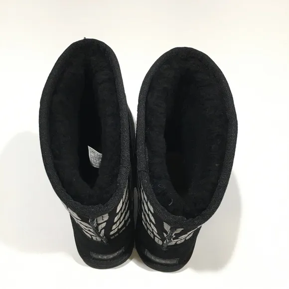UGG CLASSIC SHORT II UGG LOGO GRAPHIC BOOTS -BLACK SUEDE -WOMEN US 7 -NEW