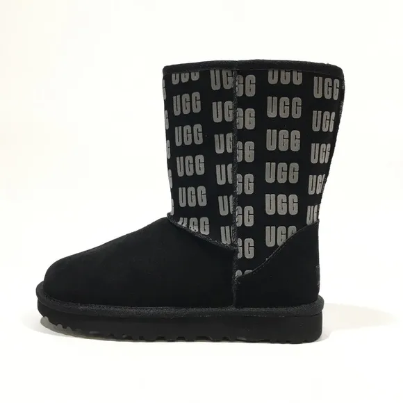 UGG CLASSIC SHORT II UGG LOGO GRAPHIC BOOTS -BLACK SUEDE -WOMEN US 7 -NEW
