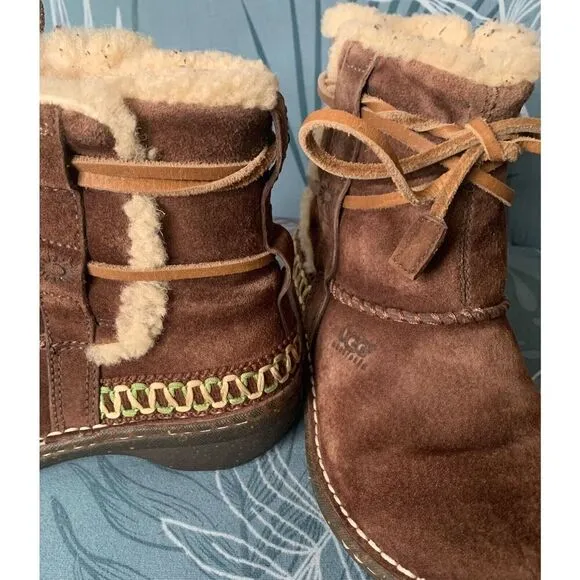 UGG Cove Suede Embroidered Sheepskin Shearling Moccasin Tie Ankle Boot sz 6