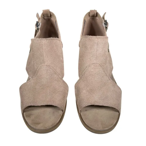 UGG Kaiah Suede Heeled Sandals in amphora