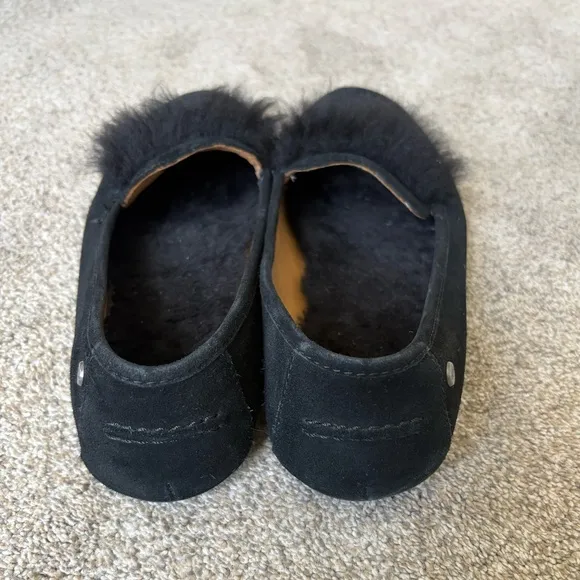 Ugg - Kaley Wisp Women`s Fur Detail Suede Loafers - Black - Size 10