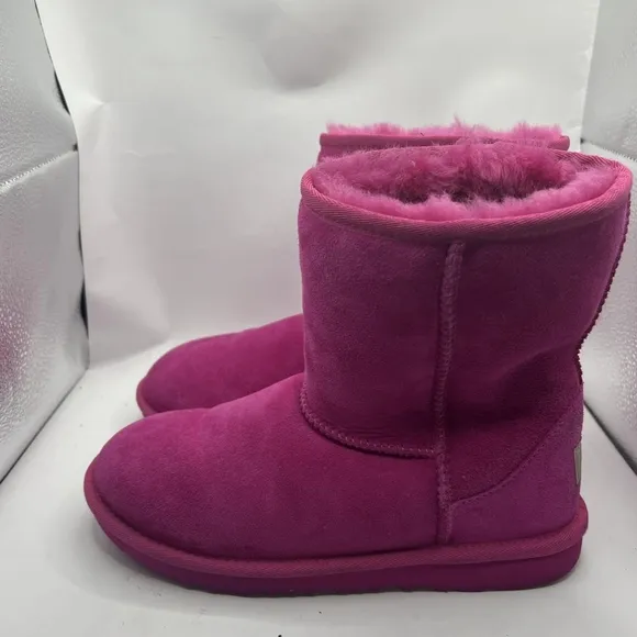 UGG Kids Classic II Boots SZ 5
