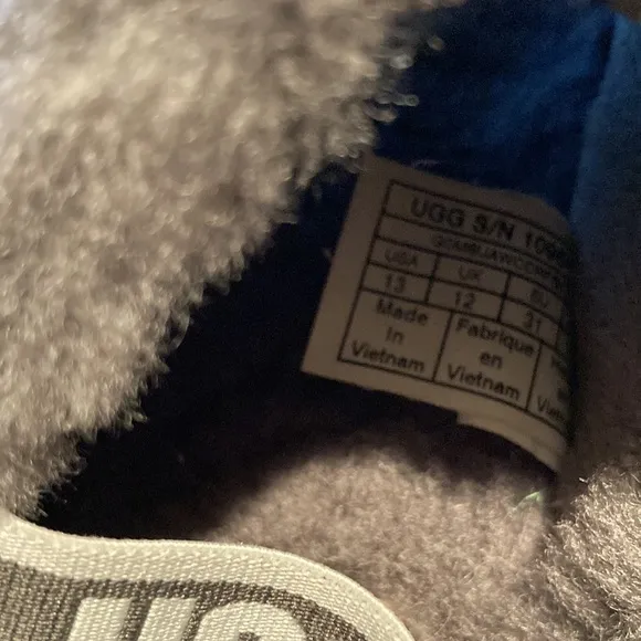 UGG KIDS YEAH FLUFF SLIDES SIZE 13