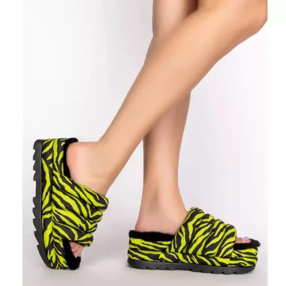 UGG l Maxi Tiger Print Chunky Platform Slide Sandal Key Lime New! Size 10