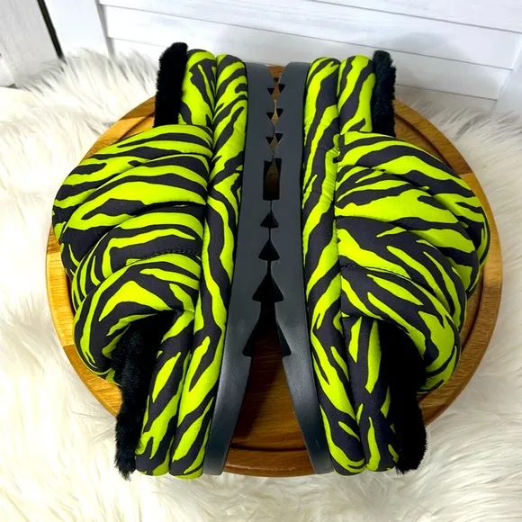 UGG l Maxi Tiger Print Chunky Platform Slide Sandal Key Lime New! Size 10