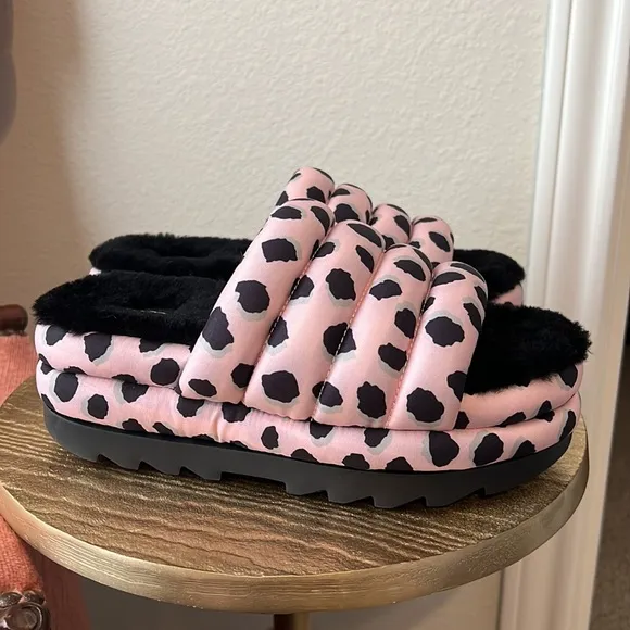 UGG Maxi Slides, pink leopard platform puff, black lambs wool, size 7 women’s
