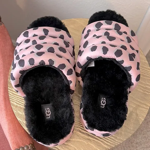 UGG Maxi Slides, pink leopard platform puff, black lambs wool, size 7 women’s