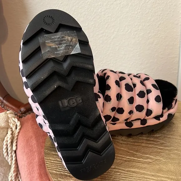 UGG Maxi Slides, pink leopard platform puff, black lambs wool, size 7 women’s