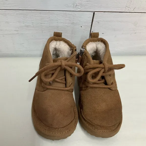 UGG Neumel II Chukka Boots Toddler Sz 8