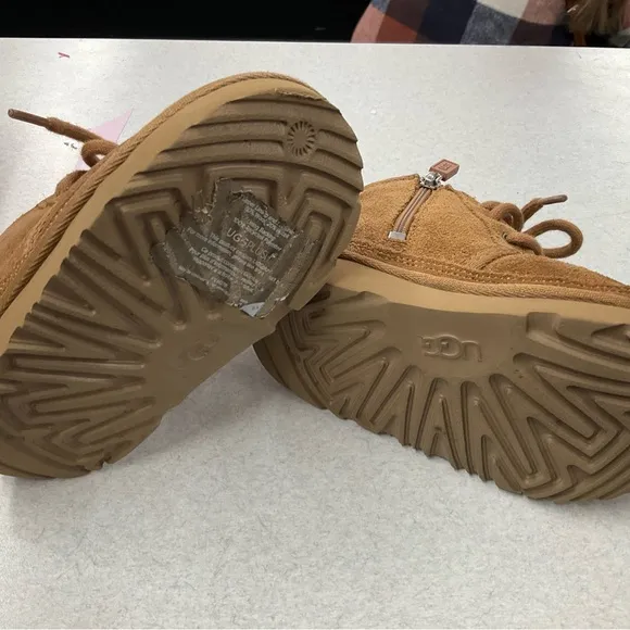UGG Neumel II Chukka Boots Toddler Sz 8