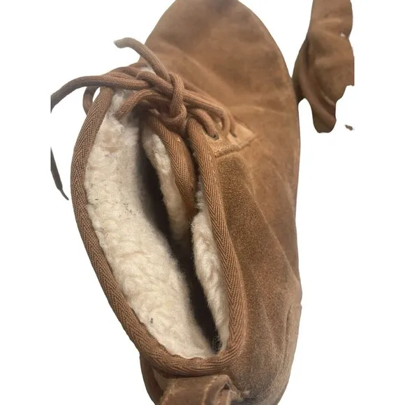 UGG Neumel Suede Womens Sz 11 Men’s Sz 9Chukka Boots Chestnut Brown Lace-Up Logo