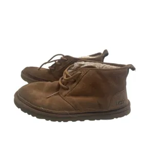 UGG Neumel Suede Womens Sz 11 Men’s Sz 9Chukka Boots Chestnut Brown Lace-Up Logo