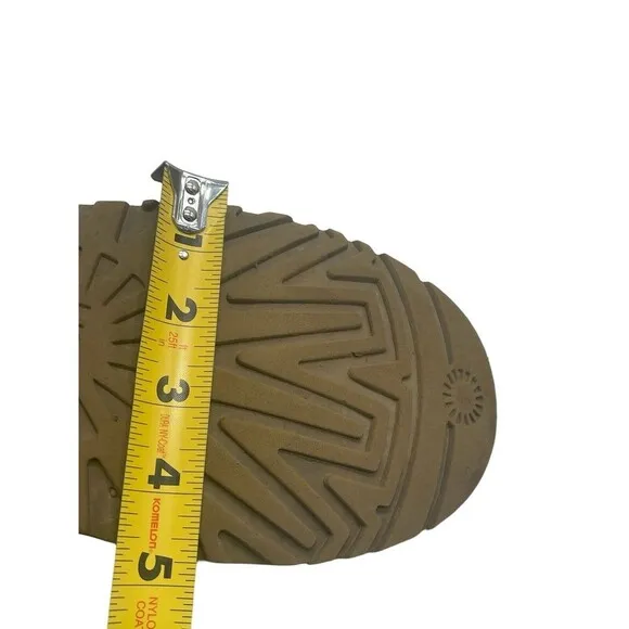 UGG Neumel Suede Womens Sz 11 Men’s Sz 9Chukka Boots Chestnut Brown Lace-Up Logo
