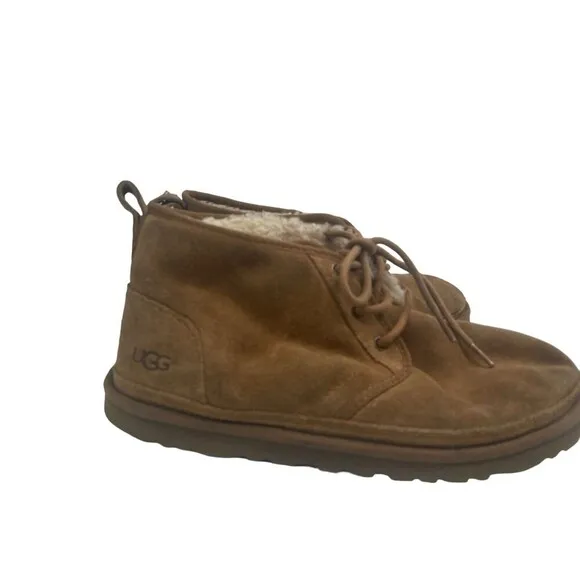 UGG Neumel Suede Womens Sz 11 Men’s Sz 9Chukka Boots Chestnut Brown Lace-Up Logo