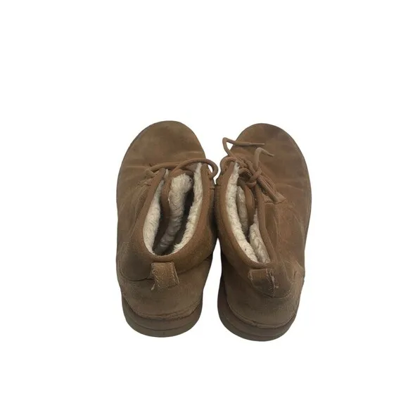 UGG Neumel Suede Womens Sz 11 Men’s Sz 9Chukka Boots Chestnut Brown Lace-Up Logo