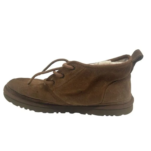 UGG Neumel Suede Womens Sz 11 Men’s Sz 9Chukka Boots Chestnut Brown Lace-Up Logo
