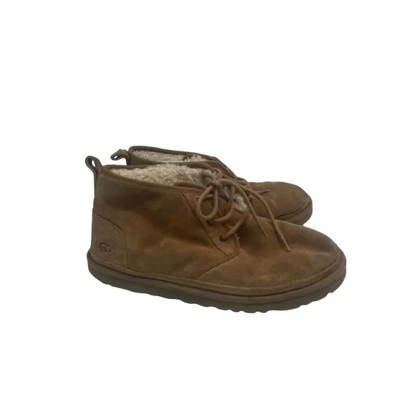 UGG Neumel Suede Womens Sz 11 Men’s Sz 9Chukka Boots Chestnut Brown Lace-Up Logo