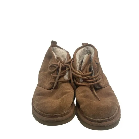 UGG Neumel Suede Womens Sz 11 Men’s Sz 9Chukka Boots Chestnut Brown Lace-Up Logo