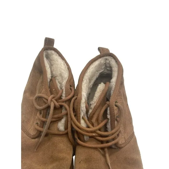 UGG Neumel Suede Womens Sz 11 Men’s Sz 9Chukka Boots Chestnut Brown Lace-Up Logo