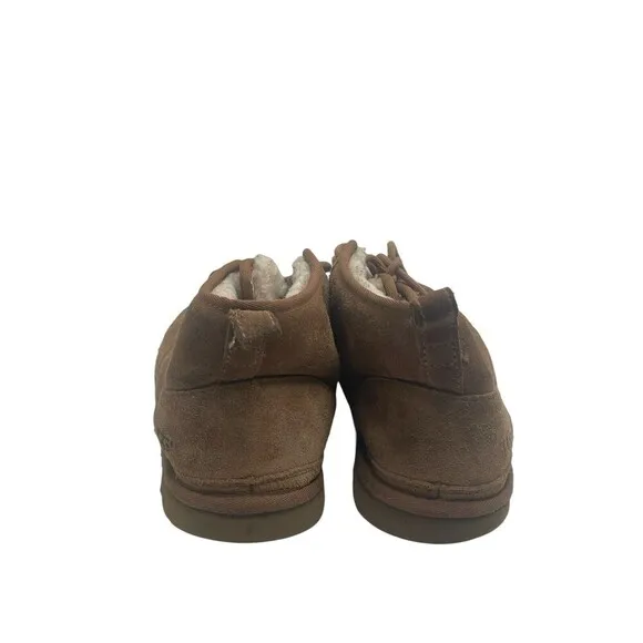 UGG Neumel Suede Womens Sz 11 Men’s Sz 9Chukka Boots Chestnut Brown Lace-Up Logo