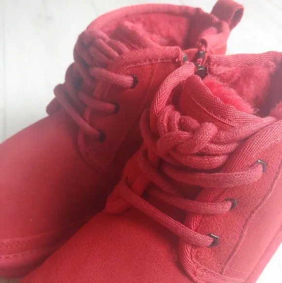 UGG PLUSH NEW Neumel II Chukka Boot Samba Red
