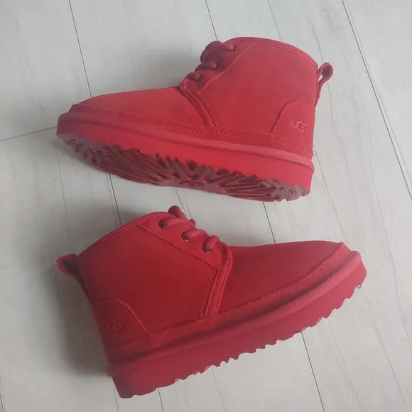 UGG PLUSH NEW Neumel II Chukka Boot Samba Red