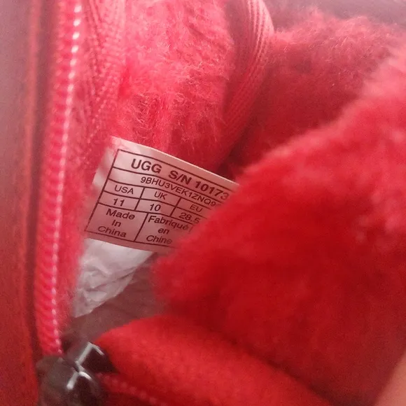 UGG PLUSH NEW Neumel II Chukka Boot Samba Red