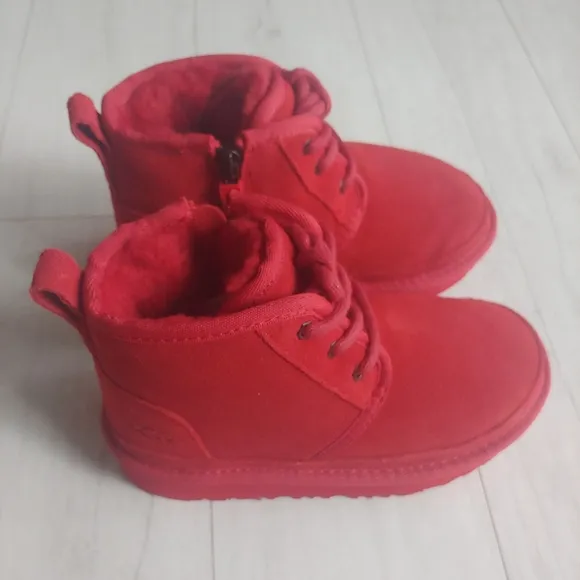 UGG PLUSH NEW Neumel II Chukka Boot Samba Red