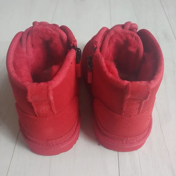 UGG PLUSH NEW Neumel II Chukka Boot Samba Red