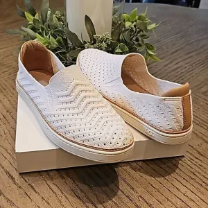 UGG white slip on knit sneakers size 7 NWOT only tried on in store