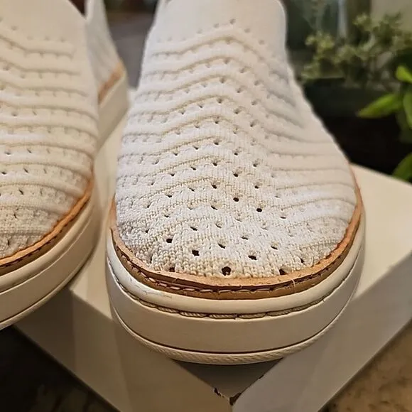 UGG white slip on knit sneakers size 7 NWOT only tried on in store