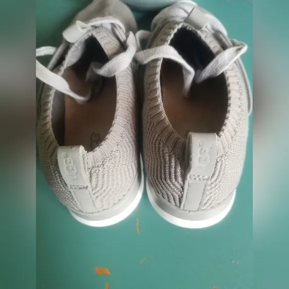 UGG Willows Grey Knit/Nubuck Sneakers Women size 7