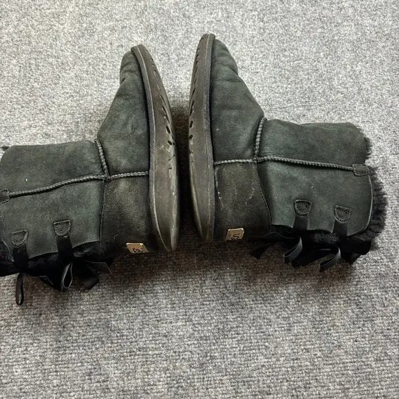 UGG Women’s Black Bailey Bow II Boots size: 6