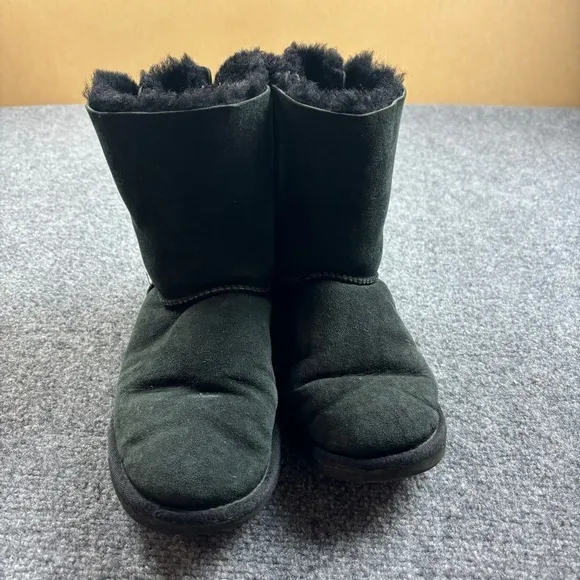 UGG Women’s Black Bailey Bow II Boots size: 6